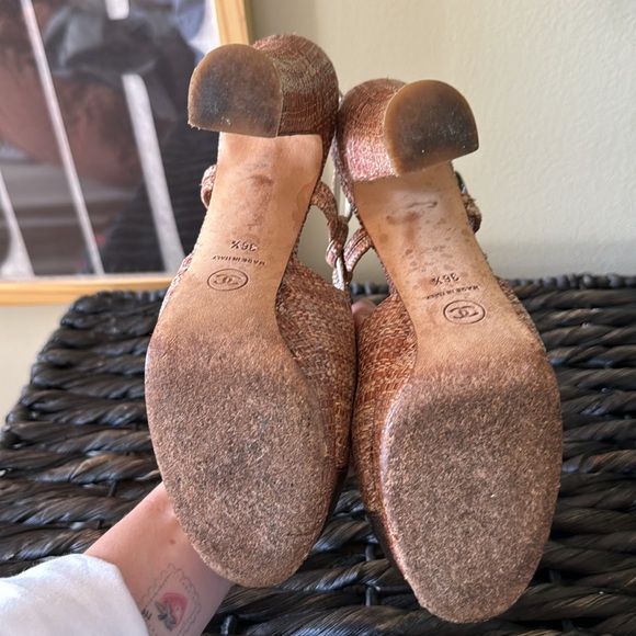 CHANEL Interlocking CC Slingback Pumps - Picture 8 of 8